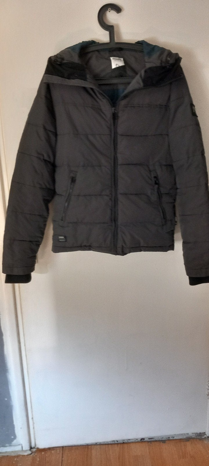 jongens winterjas maat S, Kleding | Heren, Jassen | Winter, Chasin, Zwart, Ophalen of Verzenden, Zo goed als nieuw