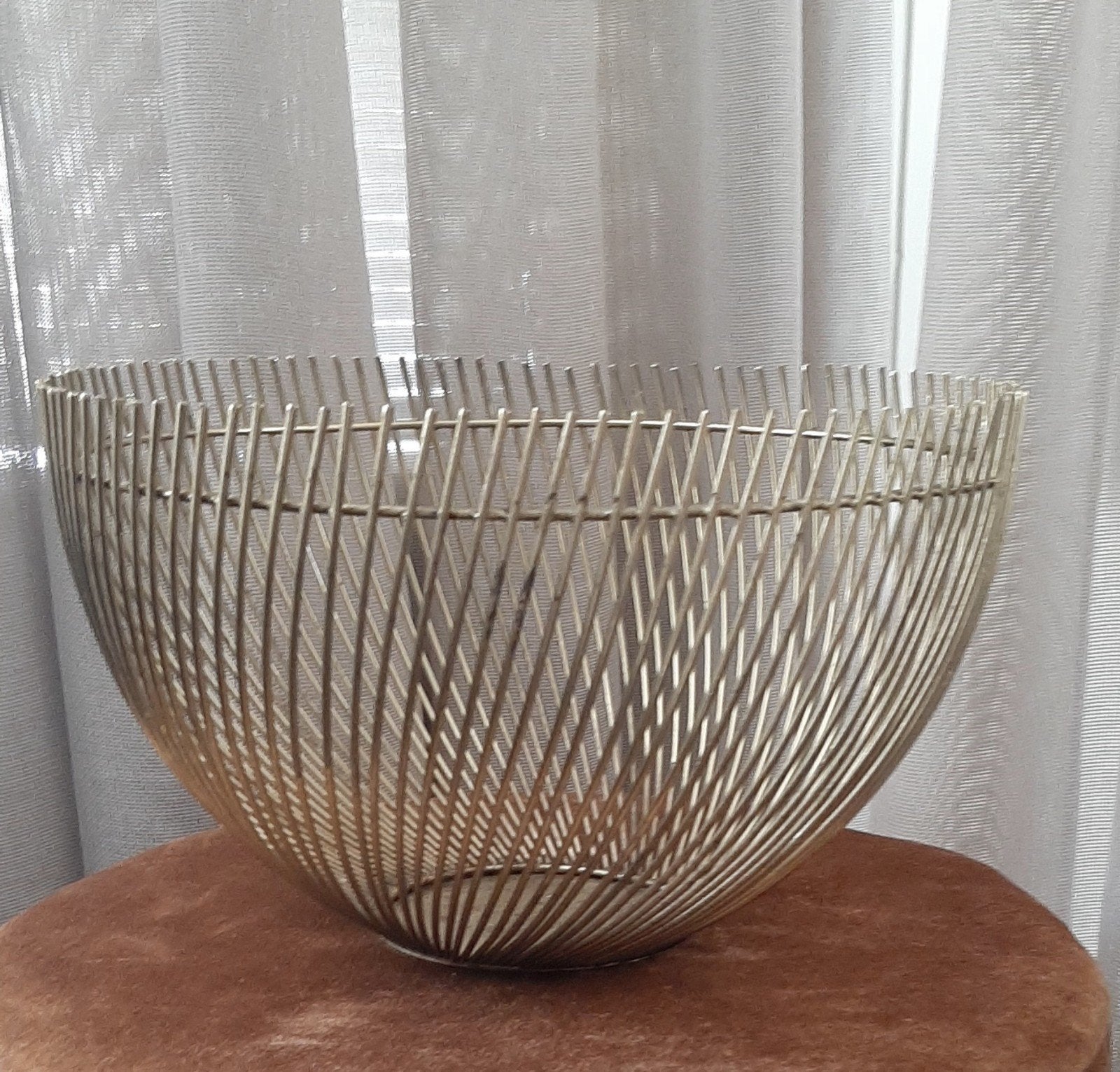 Salt & Pepper Iris twisted goudkleurige draadmand, Ophalen, Gebruikt, Mand, Rond