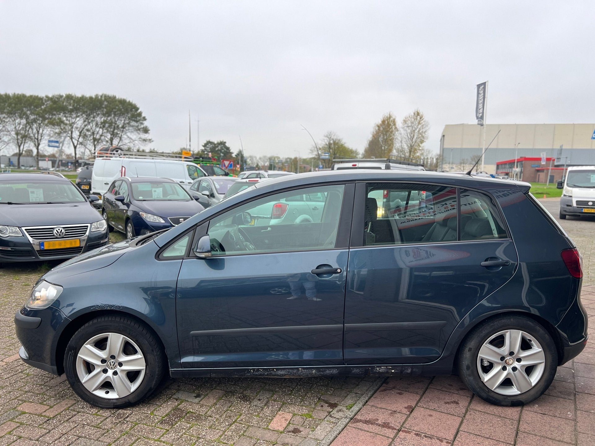 Volkswagen Golf Plus 1.6 FSI Optive 6 Bak - Clima - Cruise, Stof, Gebruikt, Zwart, 4 cilinders
