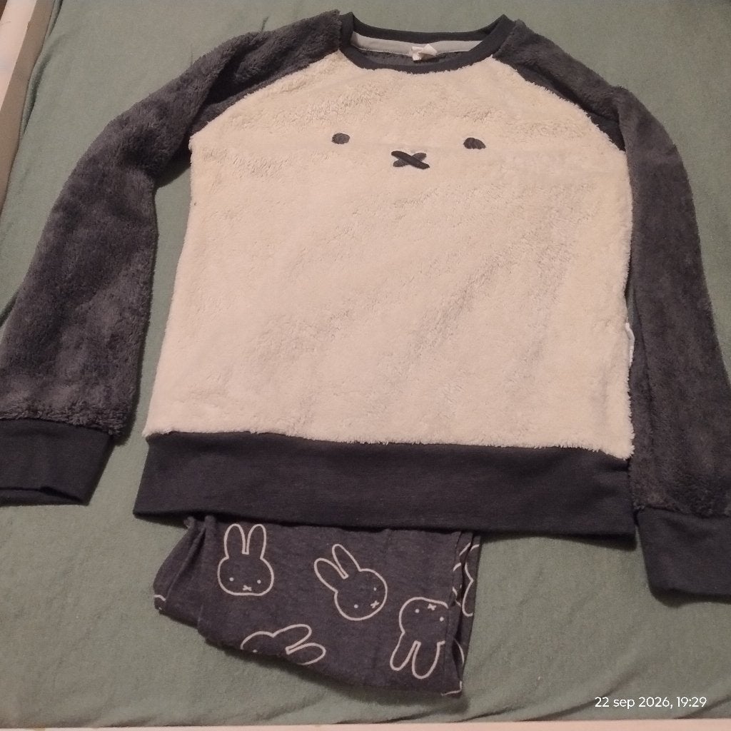 Nijntje winterpyjama 122/128, Nacht- of Onderkleding, Jongen of Meisje, Ophalen of Verzenden, Zo goed als nieuw