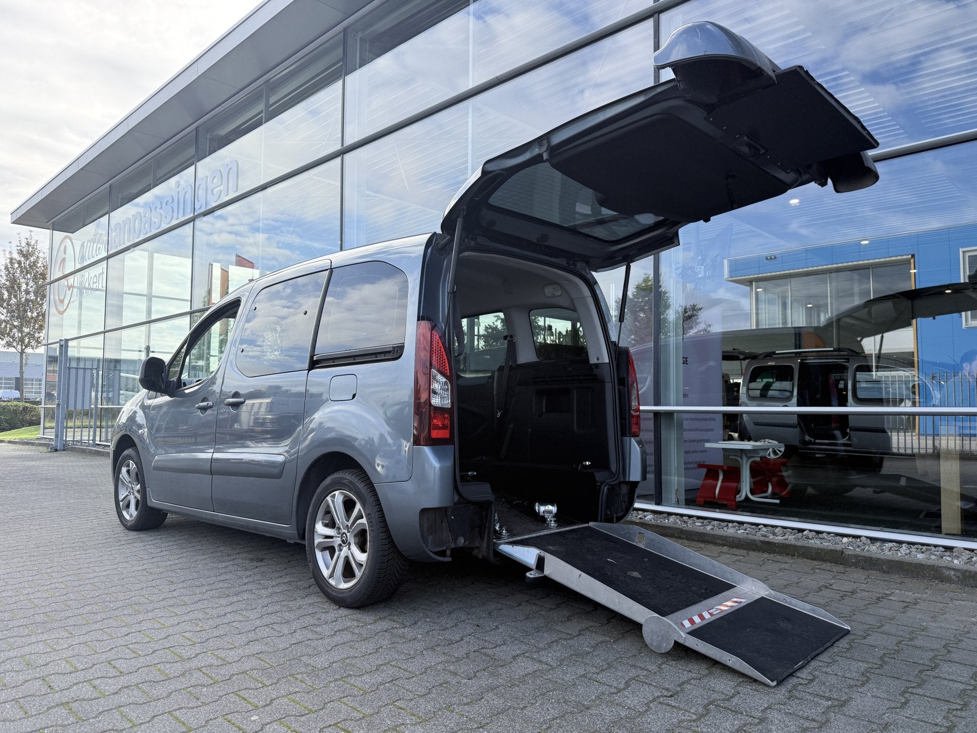Citroën Berlingo 2+1 Rolstoelauto 1.6 VTi Tendance (Mooie c, Auto's, Voorwielaandrijving, Euro 5, Gebruikt, Zwart