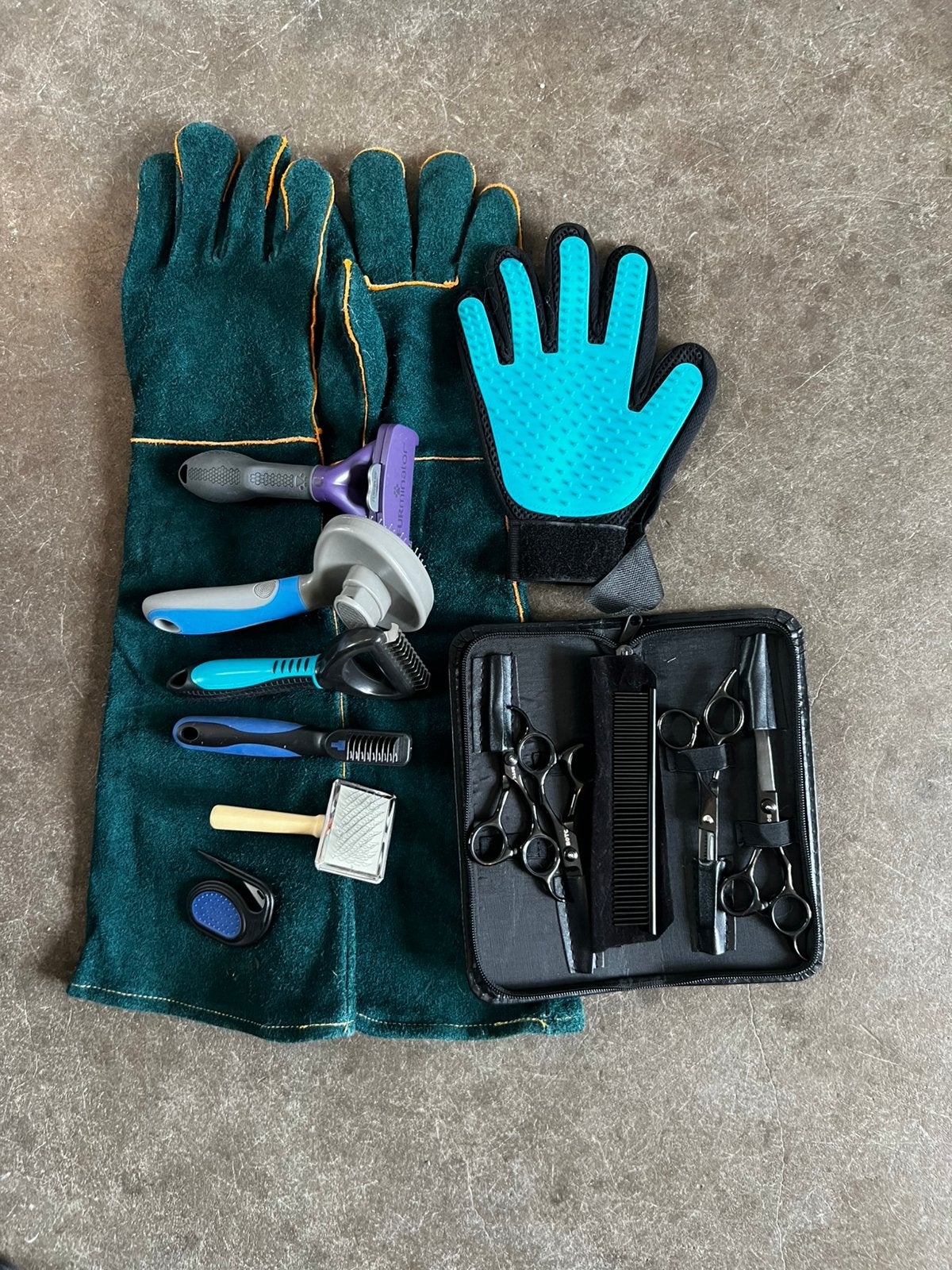 Kattentrimset scharen,furminator,borstels,handschoenen etc., Ophalen of Verzenden, Zo goed als nieuw