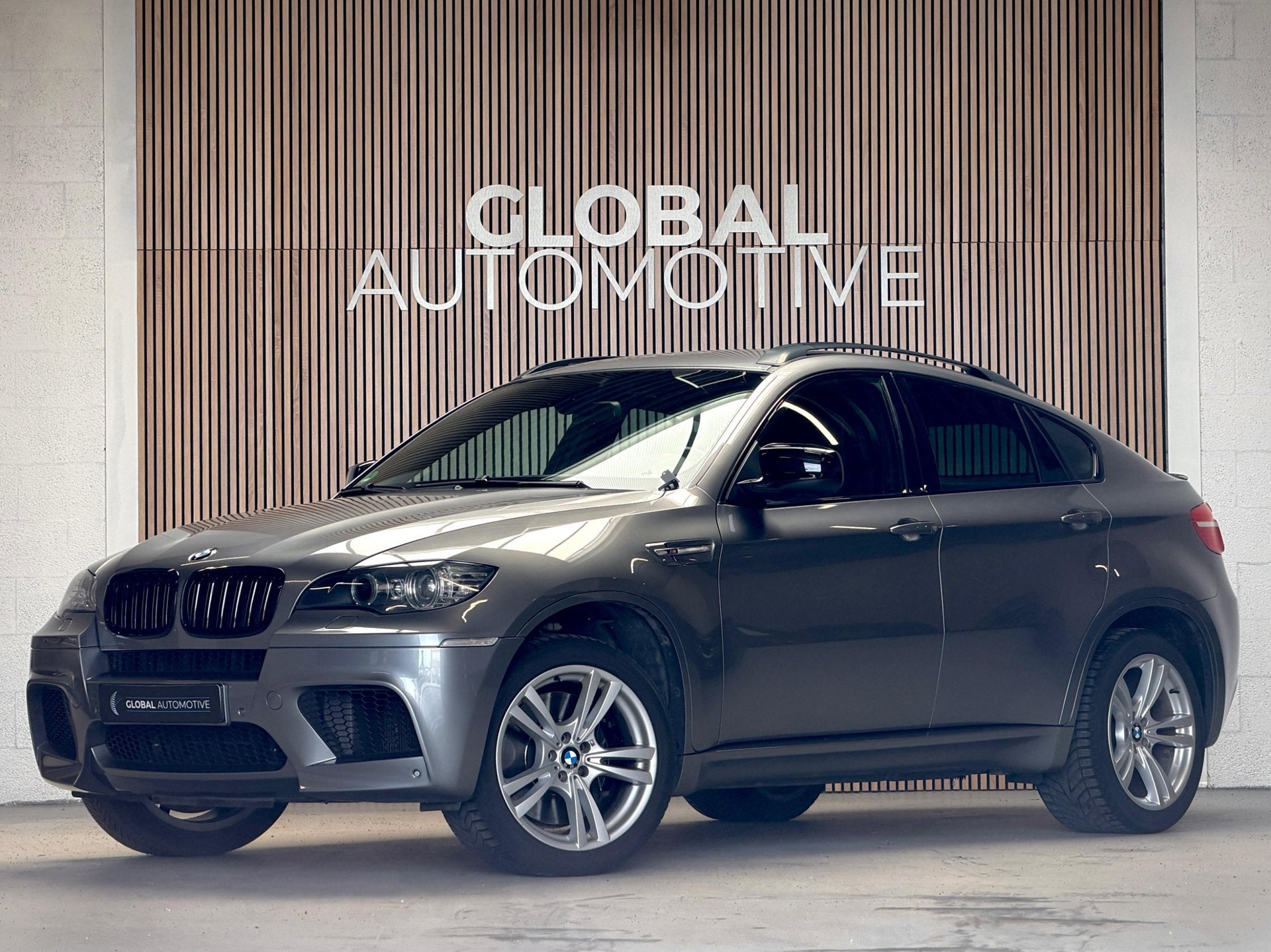 BMW X6 4.4i M - 20'' - TOP CONDITIE - BTW'ER, Auto's, Automaat, Dealer onderhouden, Gebruikt, 3000 kg