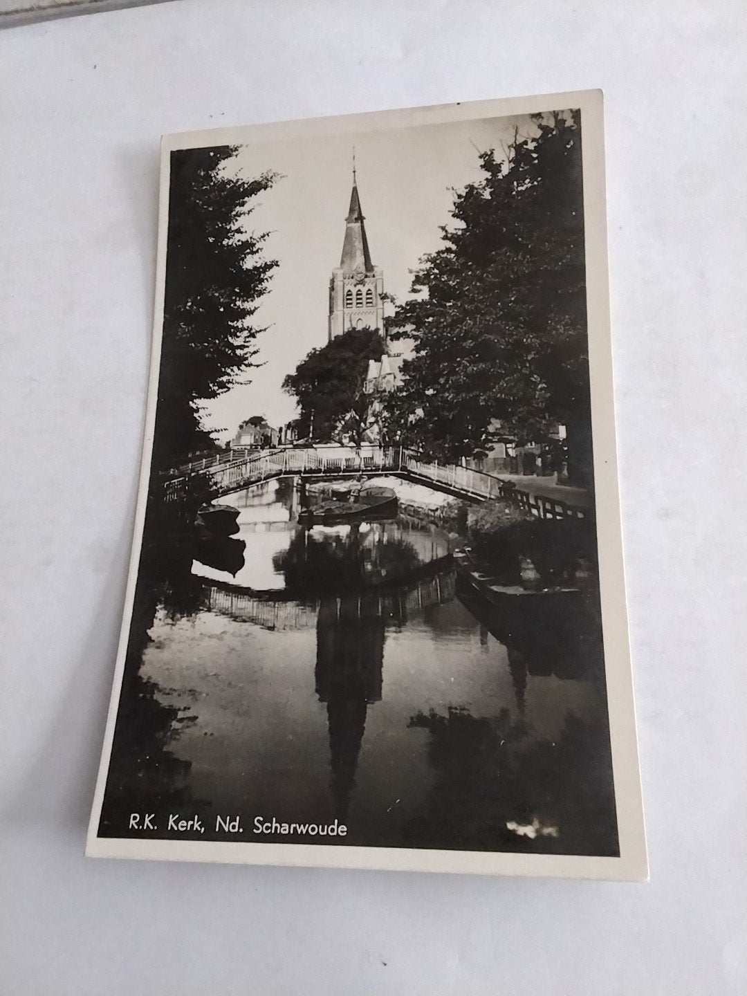 Oude Ansichtkaart R.K. Kerk, Nd. Scharwoude 1951, Ophalen of Verzenden, Voor 1920, Gelopen, Noord-Holland