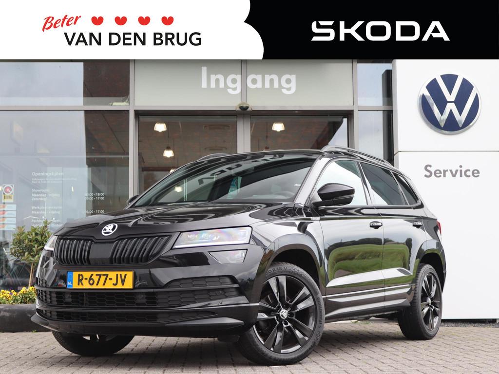 Skoda Karoq 1.5 TSI 150 pk DSG ACT Sportline Business Camera, Auto's, Stof, 4 cilinders, 150 pk, Zwart