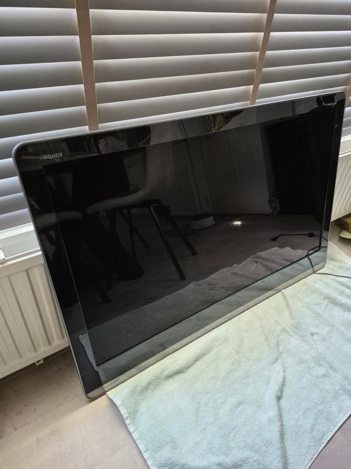 Sharp Aquos 45 inch TV - Goede staat, zonder voet, Ophalen, 100 cm of meer, Sharp