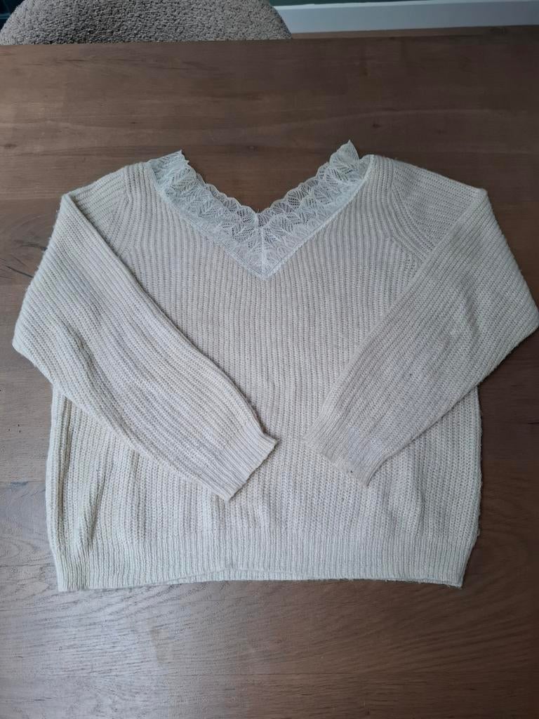 Beige trui met kanten V-hals, Maat 38/40 (M), Vero Moda, Wit, Ophalen of Verzenden