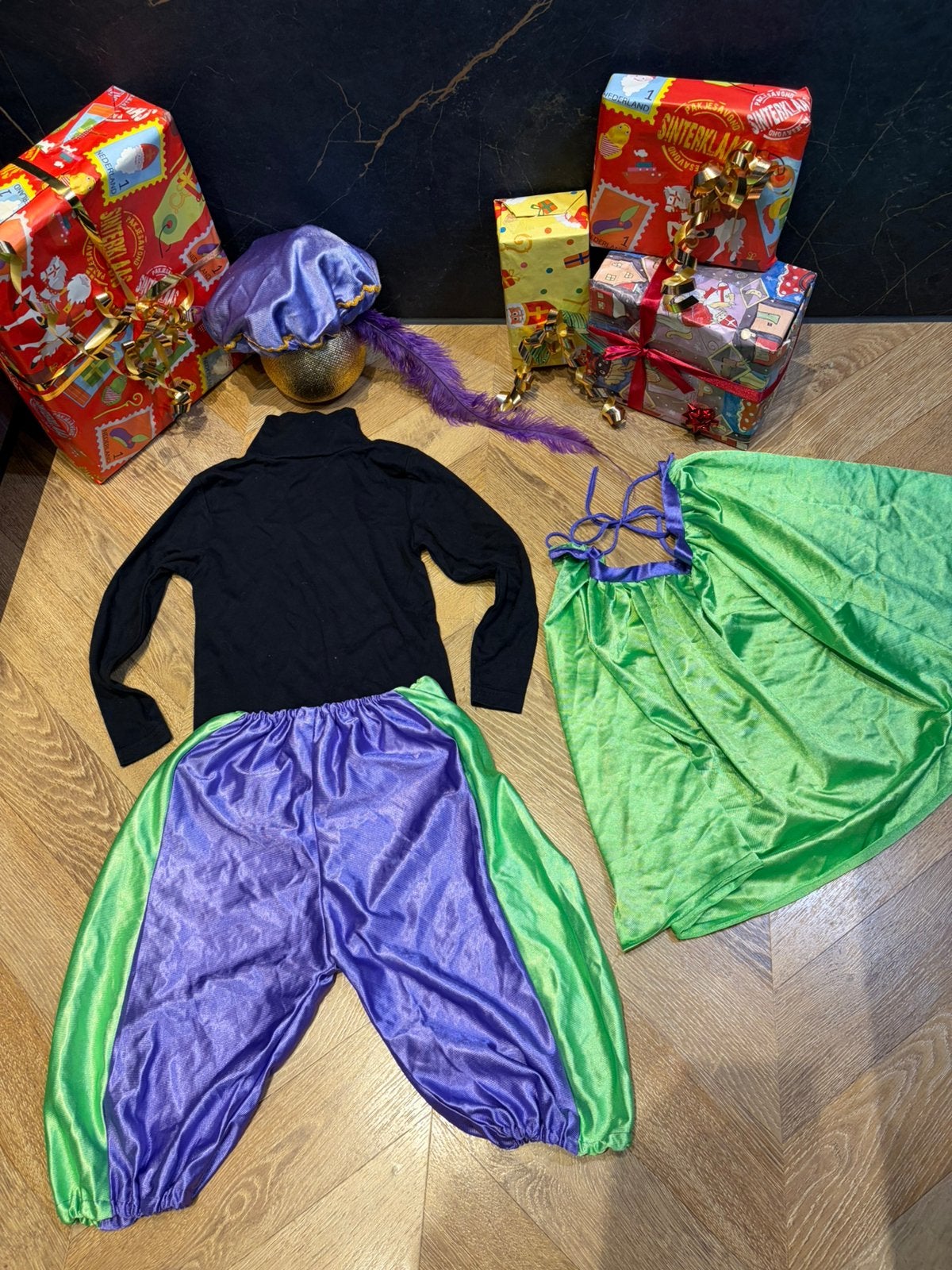 Pietenpak groen paars maat 116 set compleet Sinterklaas, Ophalen of Verzenden, Zo goed als nieuw