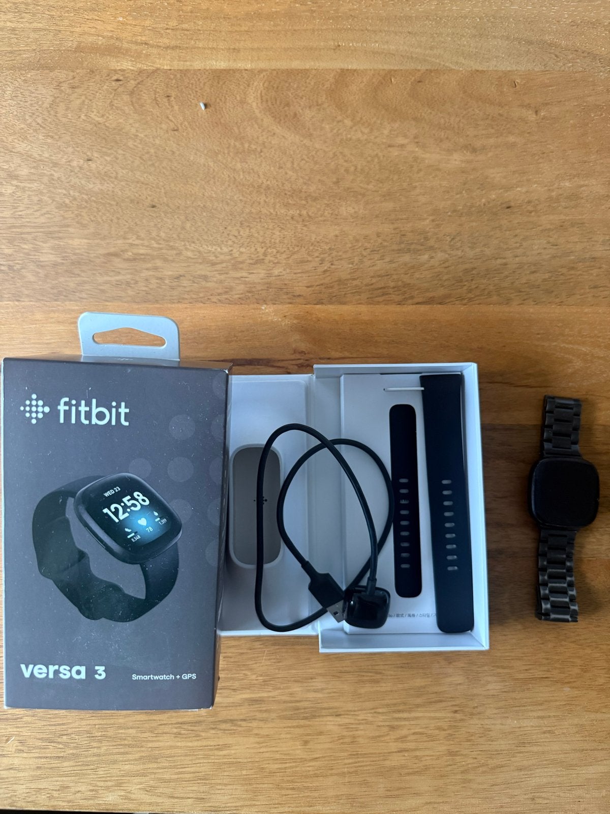 Fitbit Versa 3 Smartwatch + GPS - Zwart, Sieraden, Tassen en Uiterlijk, Zwart, Ophalen of Verzenden, Waterdicht, Android