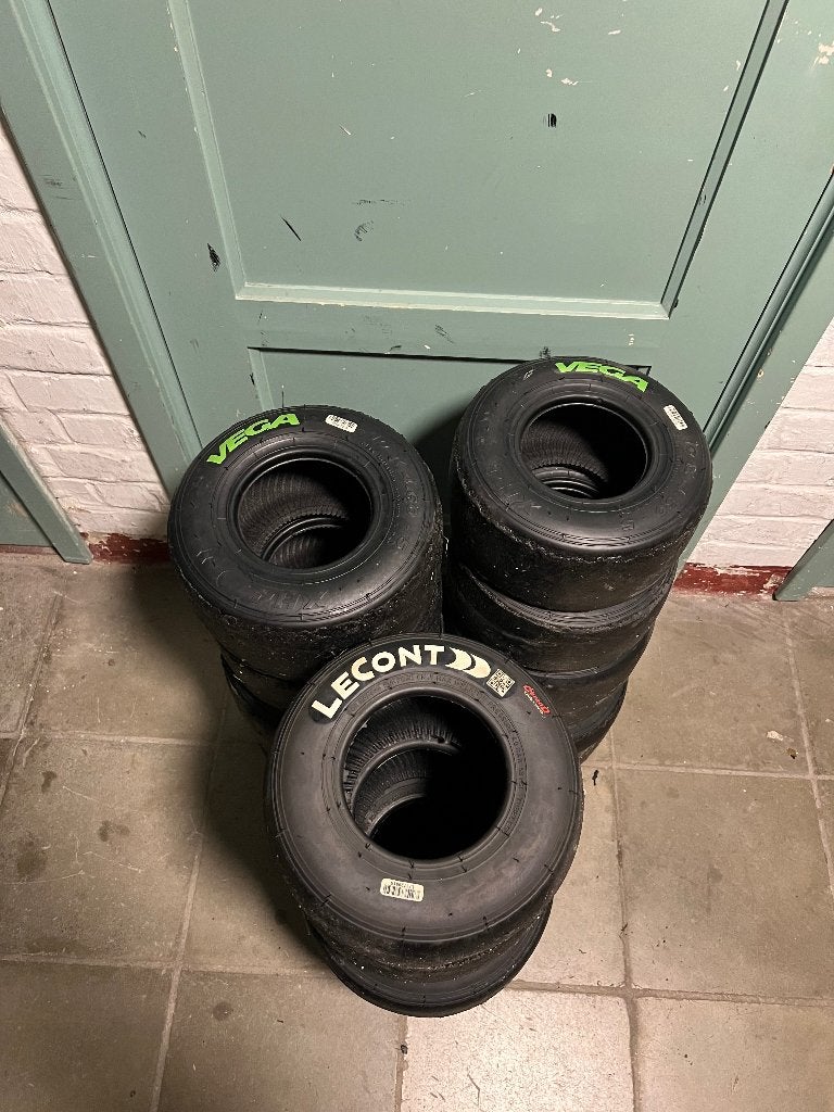 3 sets Vega XH4 & LeCont LPM slicks te koop, Sport en Fitness, Ophalen of Verzenden, Gebruikt, Onderdelen Kart