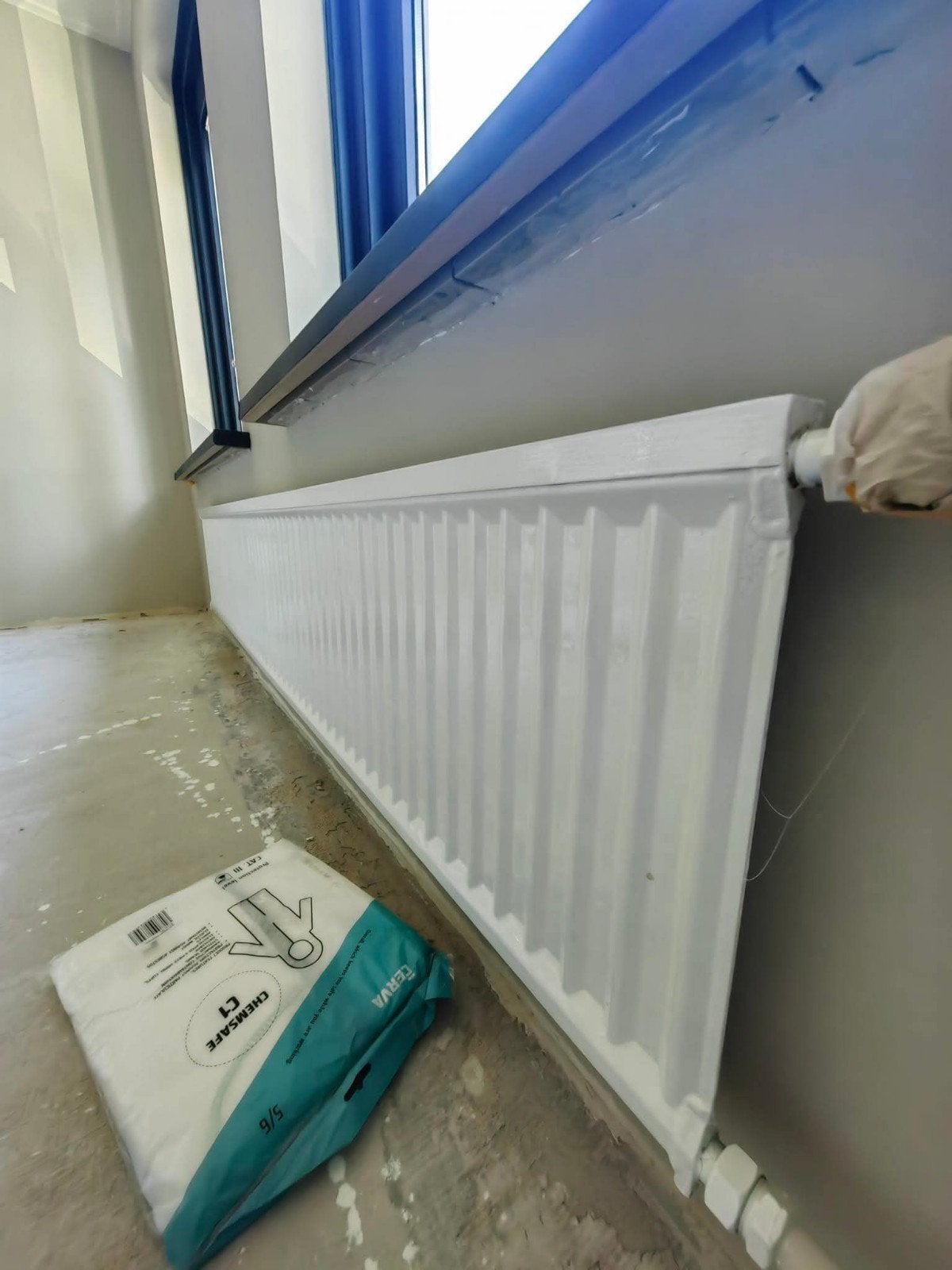 Radiatoren spuiten, stopcontacten spuiten latexspuiter, Ophalen of Verzenden, Minder dan 60 cm, Radiator, 80 cm of meer