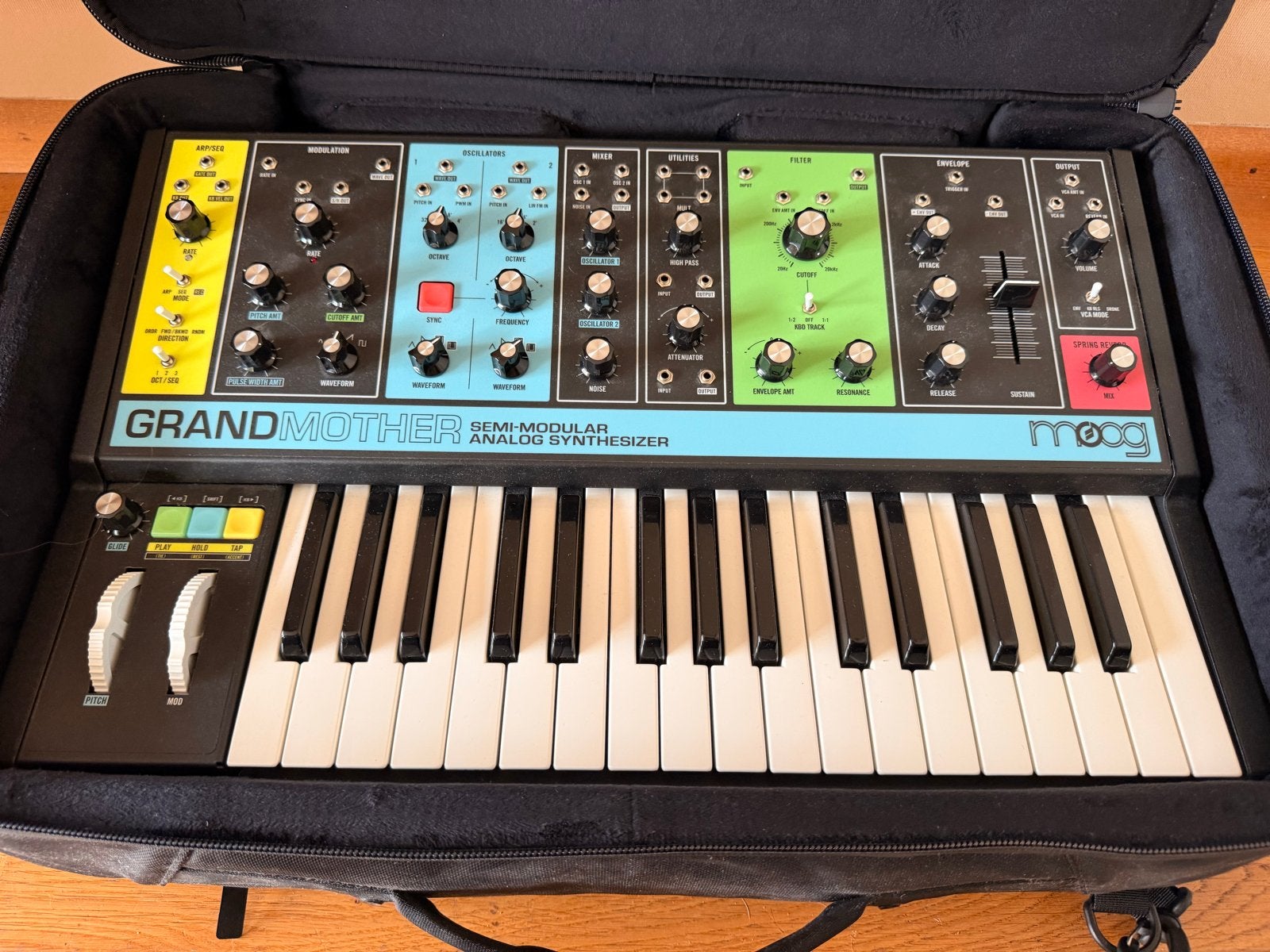 Moog Grandmother analoge synthesizer met gig bag, Overige merken, Zo goed als nieuw, Met koffer of flightcase, Overige aantallen