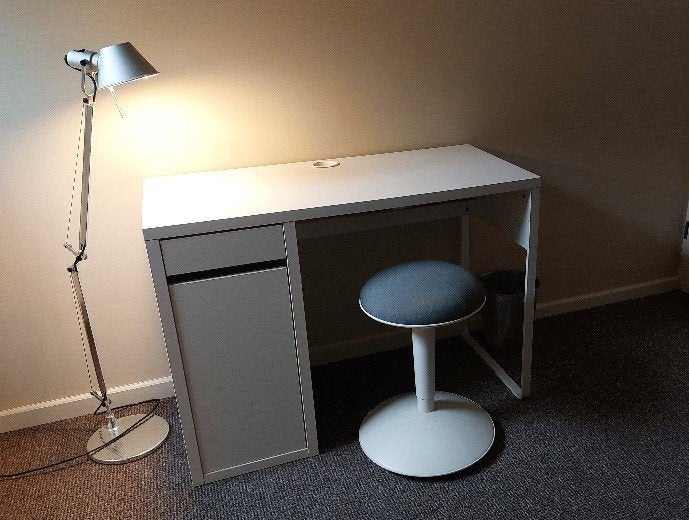 zgan bureau inclusief kruk, Ophalen, 105 cm, Hout, Zo goed als nieuw