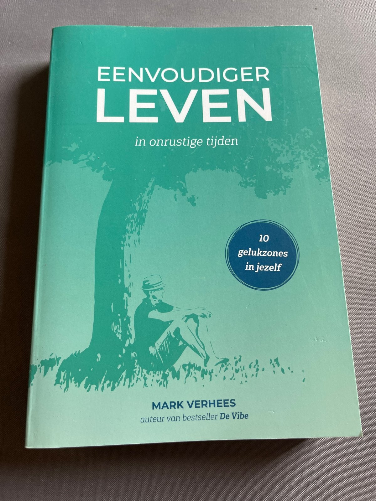 Eenvoudiger Leven - Mark Verhees (Zo goed als nieuw), Ophalen of Verzenden, Zo goed als nieuw