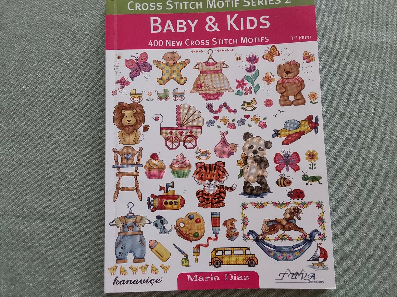 Borduurpatronenboekje: Baby & Kids - Cross Stitch Motifs, Hobby en Vrije tijd, Ophalen of Verzenden, Zo goed als nieuw