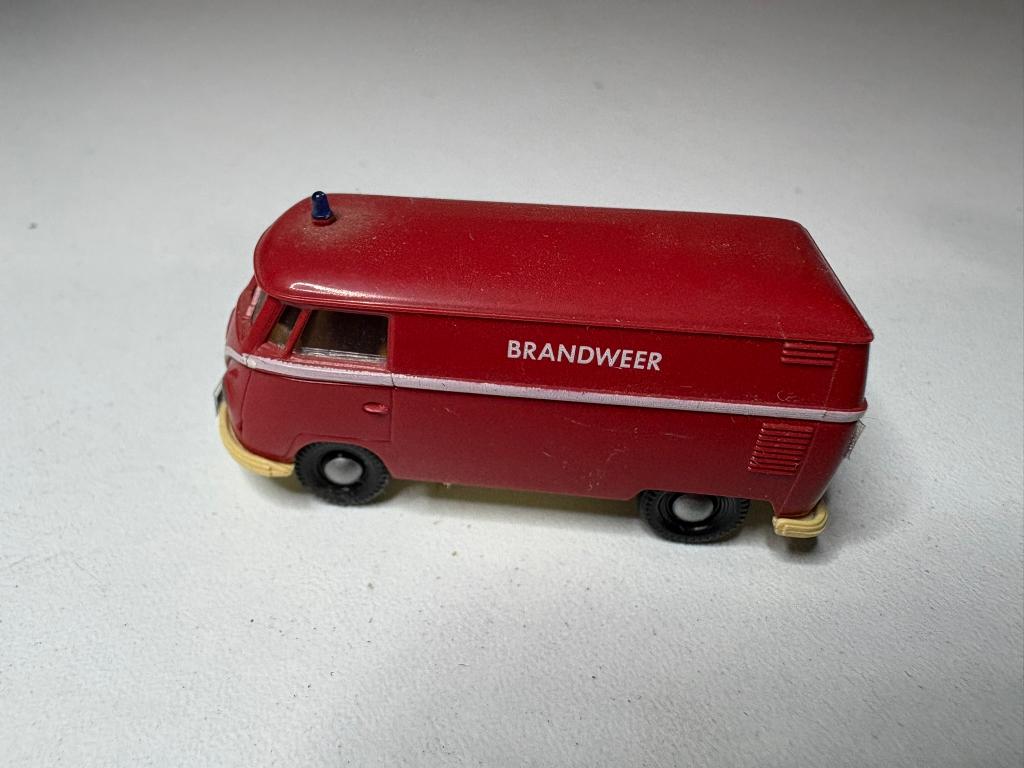 Brekina NL VW Bus brandweer IMG5849/50/1/2, Hobby en Vrije tijd, Modelauto's | 1:87, Ophalen of Verzenden, Zo goed als nieuw, Auto