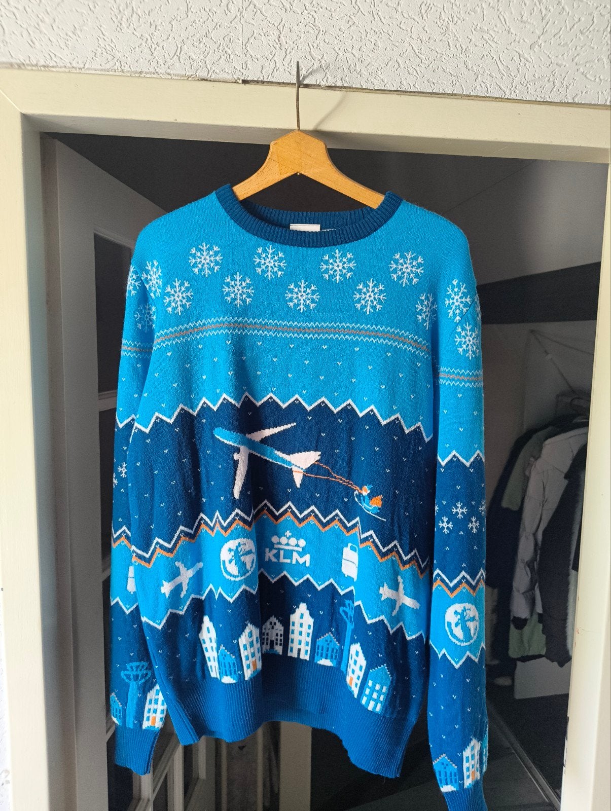KLM Kersttrui – Nieuw – Maat XL ️

Mooie originele KLM k, Verzamelen, Ophalen of Verzenden, Nieuw