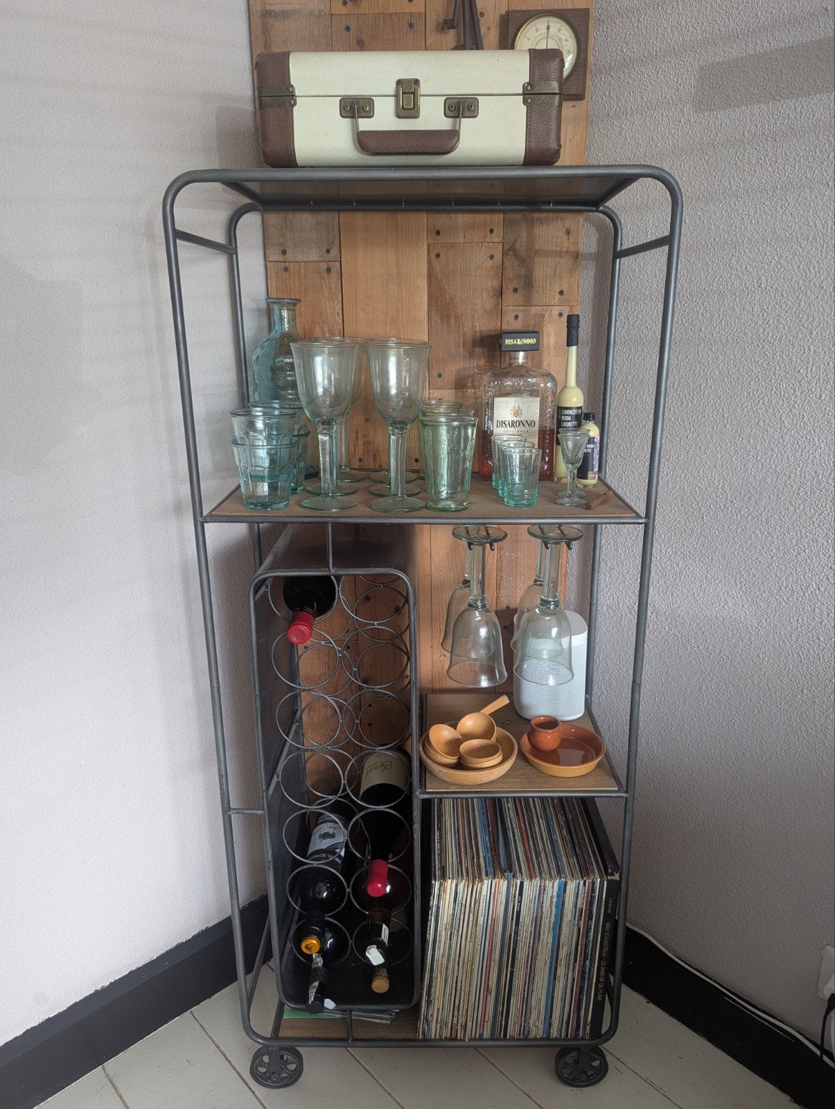 Platenmeubel met ruimte voor glazen en flessen, Ophalen