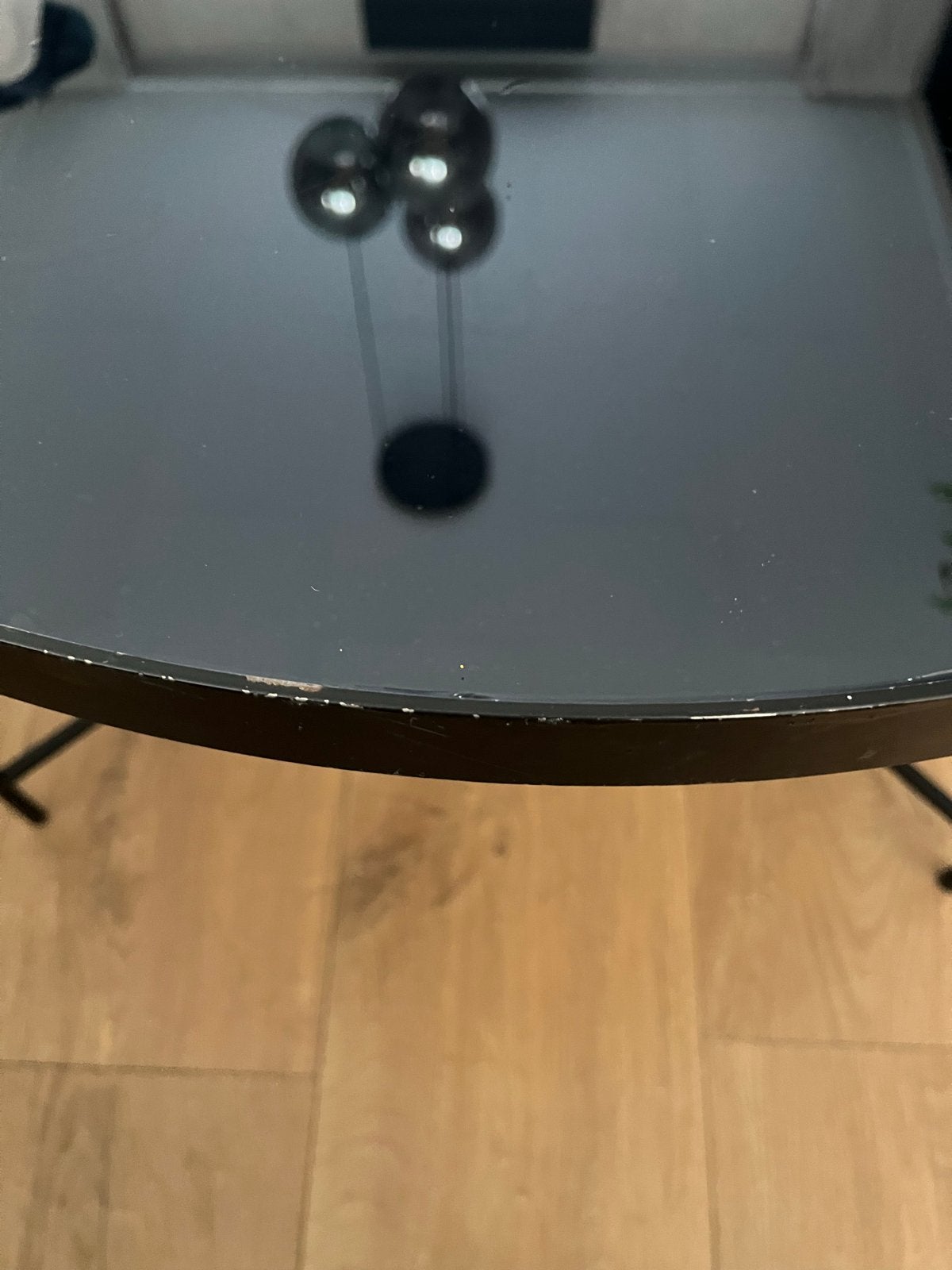 Ronde salontafel met glazen blad - beschadigd, Huis en Inrichting, Tafels | Salontafels, Ophalen, Rond, 50 tot 100 cm, Glas