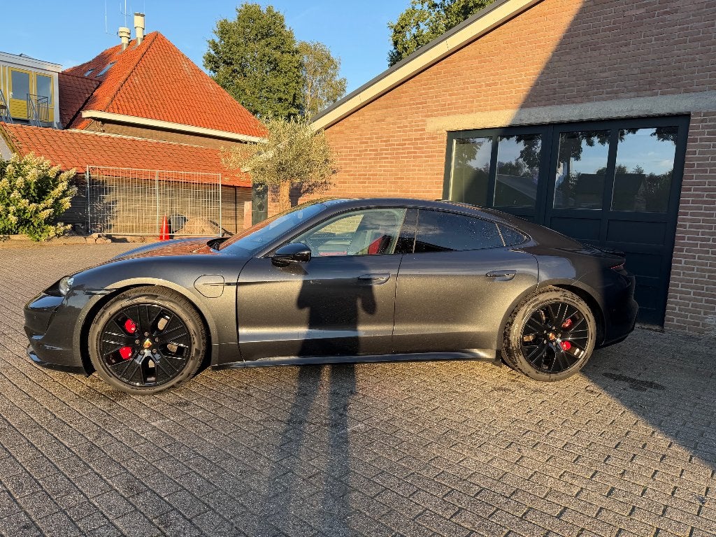 Foto 18 van Porsche Taycan 4S SportChrono PANO 545pk PassengerDisplay