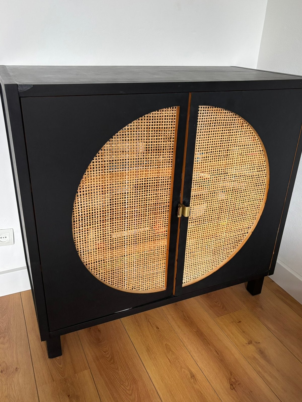 Mooie zwarte kast, Ophalen, 100 tot 150 cm, Zo goed als nieuw, 25 tot 50 cm