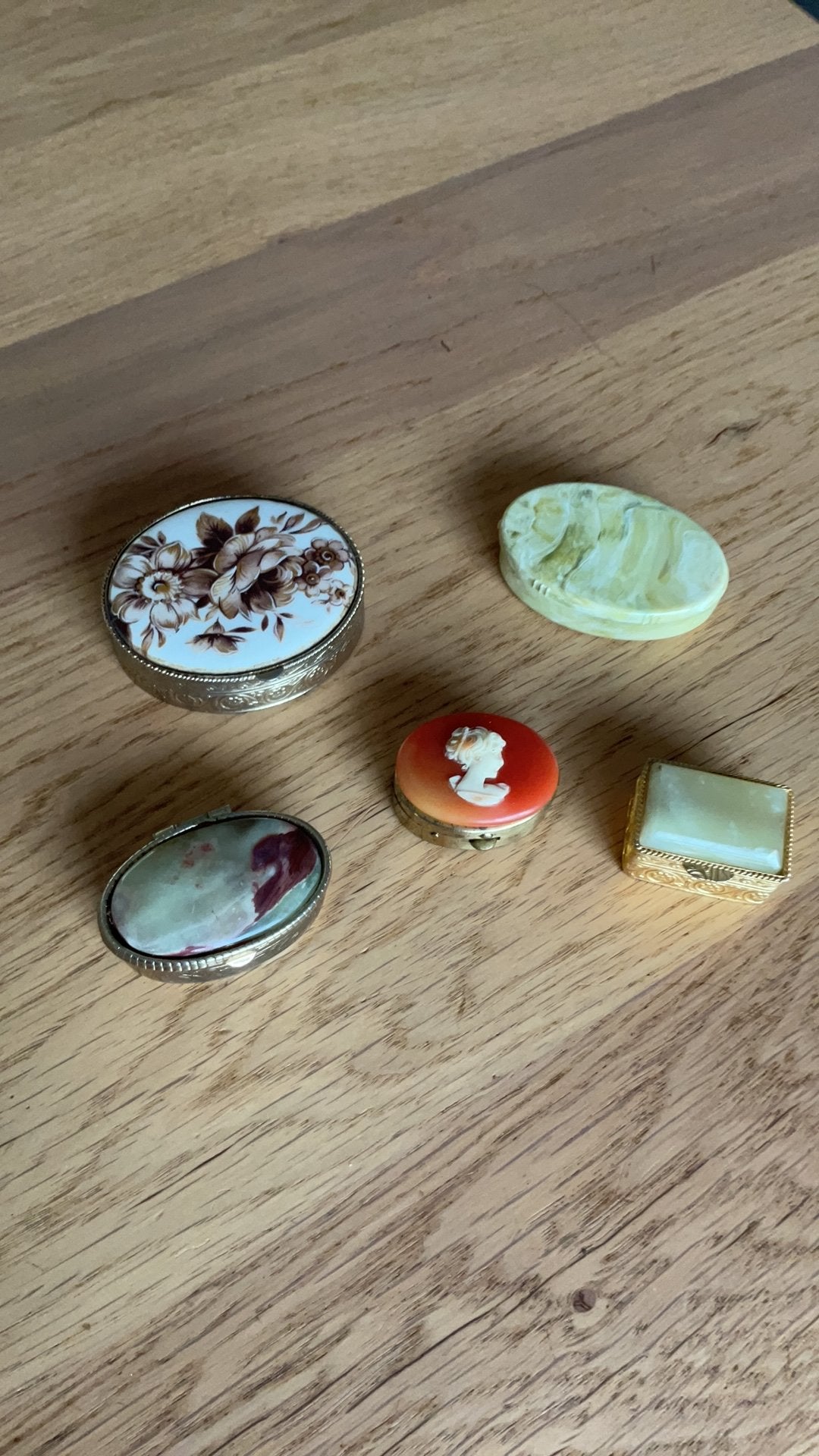 5 vintage pillen doosjes, Verzenden