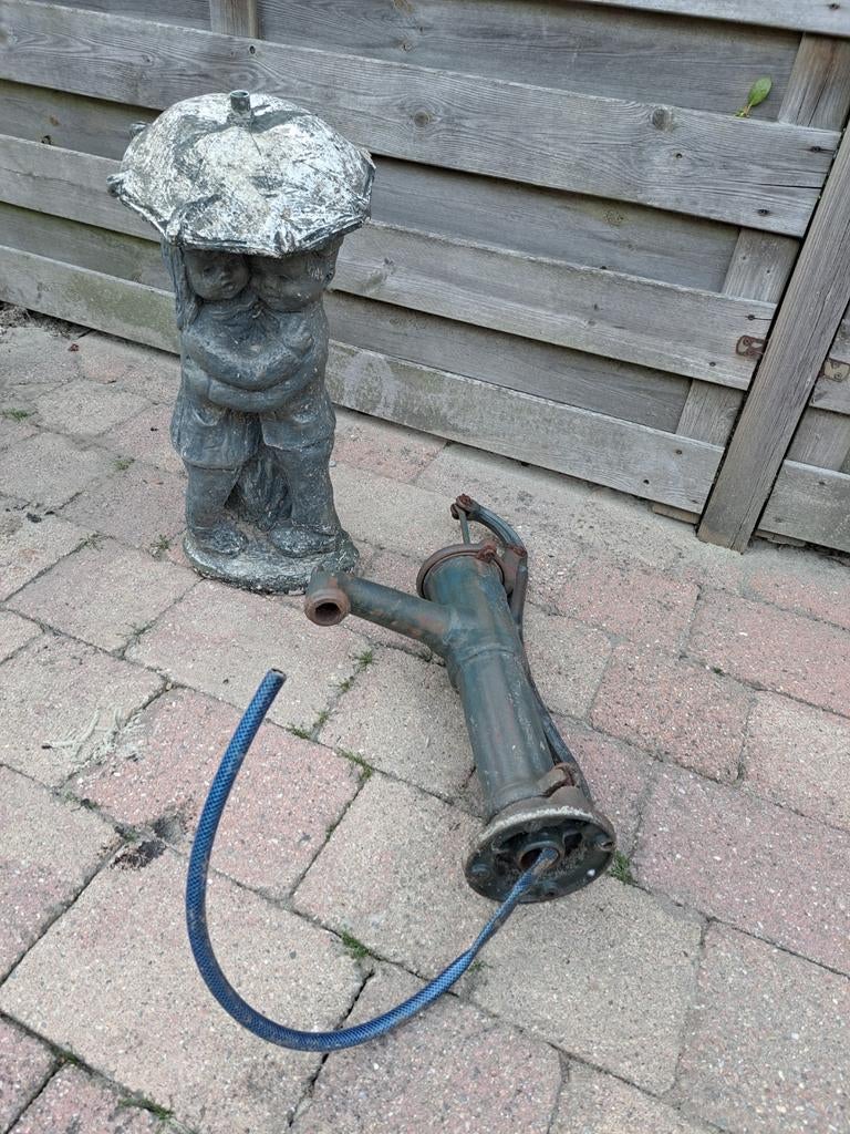 Twee fonteinen (koppel en een pomp), Ophalen, Gebruikt, Fontein