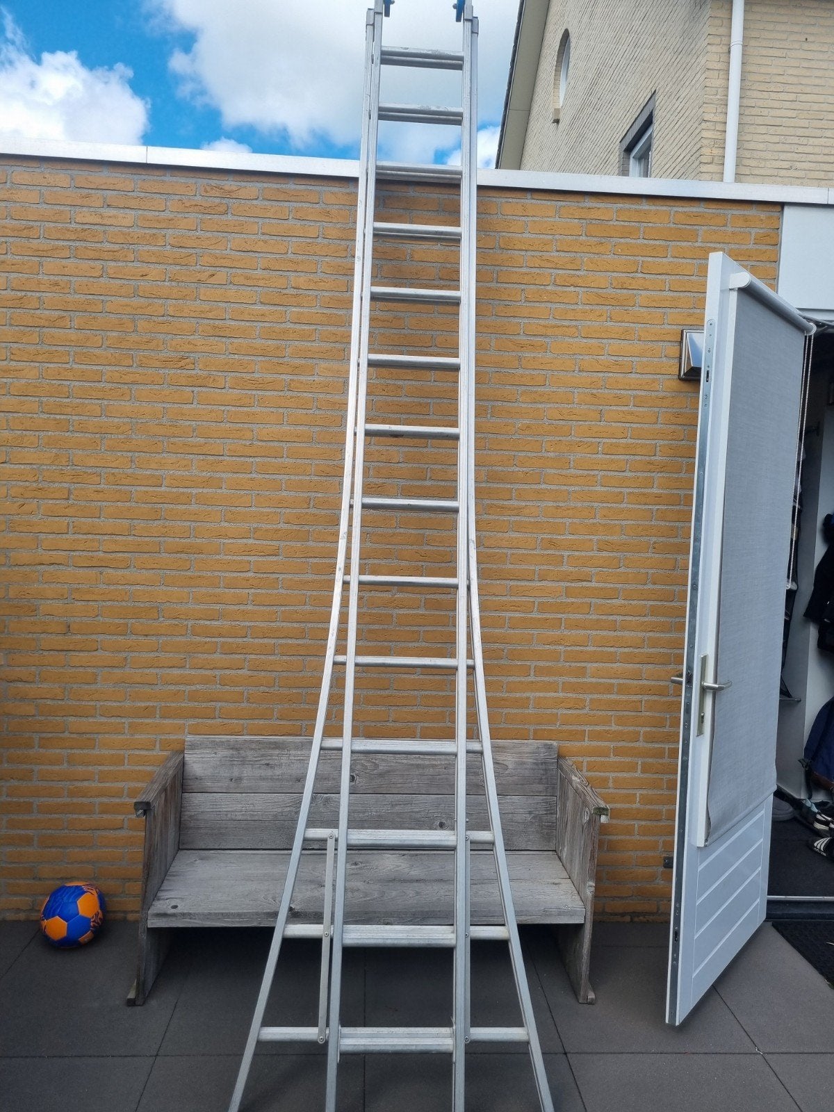 Solide ladder. 2x14 treden, Doe-het-zelf en Verbouw, Ophalen of Verzenden, 4 meter of meer