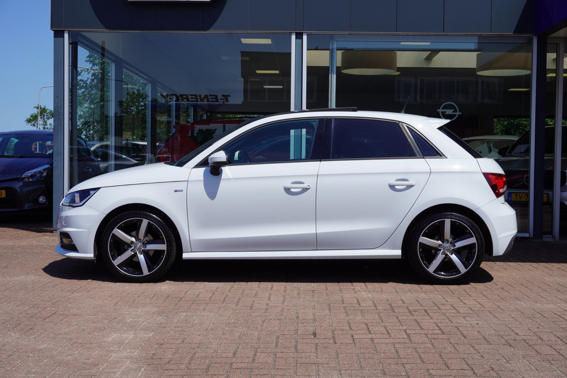 Audi A1 Sportback 1.0 TFSI Sport Pro Line S / Sline | Panoda, Stof, 95 pk, 4 stoelen, Bedrijf