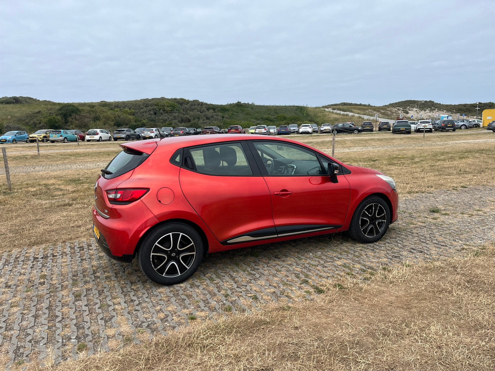 Renault Clio 0.9 TCE 66KW 5-DRS 2014 Rood, Voorwielaandrijving, 898 cc, 40 €/maand, 540 kg
