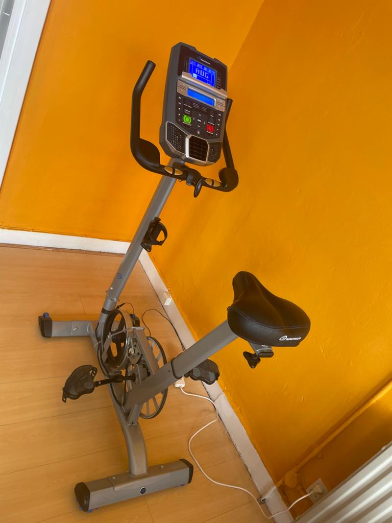 Hometrainer Nautilus U616 - met ventilator, boxen + USB, Sport en Fitness, Fitnessapparatuur, Zo goed als nieuw, Hometrainer, Benen
