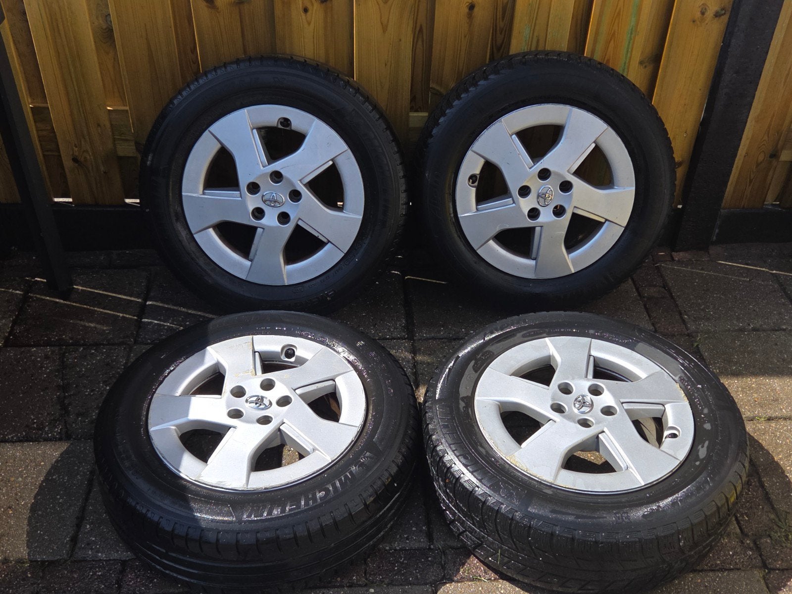 Toyota Velgen, Ophalen, Gebruikt
