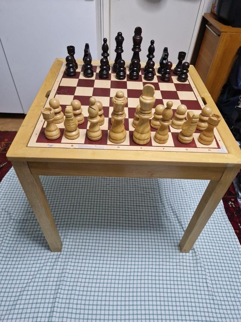 Schaakbord met tafel speciaal, Ophalen, Zo goed als nieuw