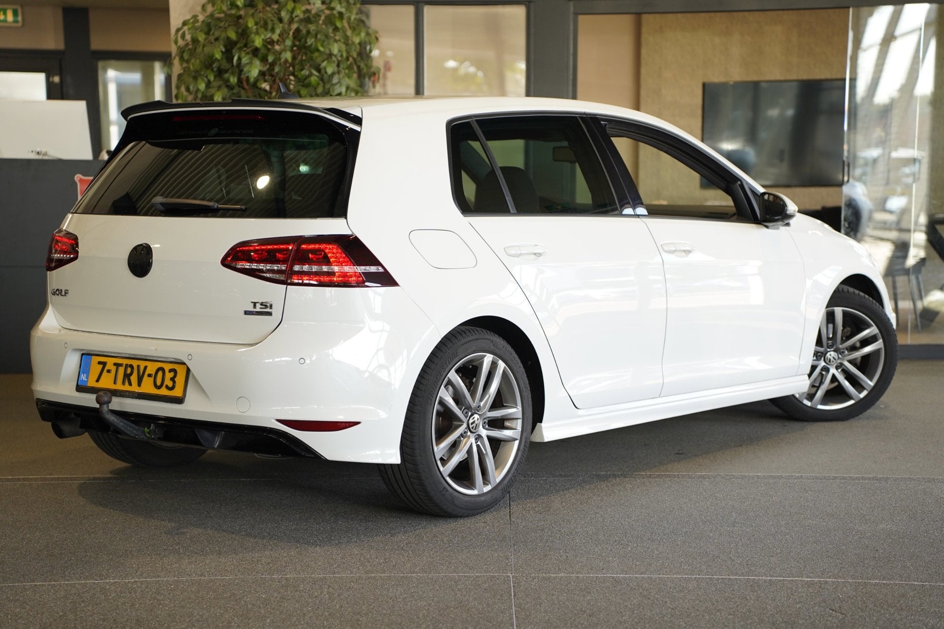 Volkswagen Golf 1.2 TSI 2 x R-Line Navi Cruise Xenon Led Pdc, Auto's, Voorwielaandrijving, Gebruikt, 4 cilinders, Bi-Xenon koplampen