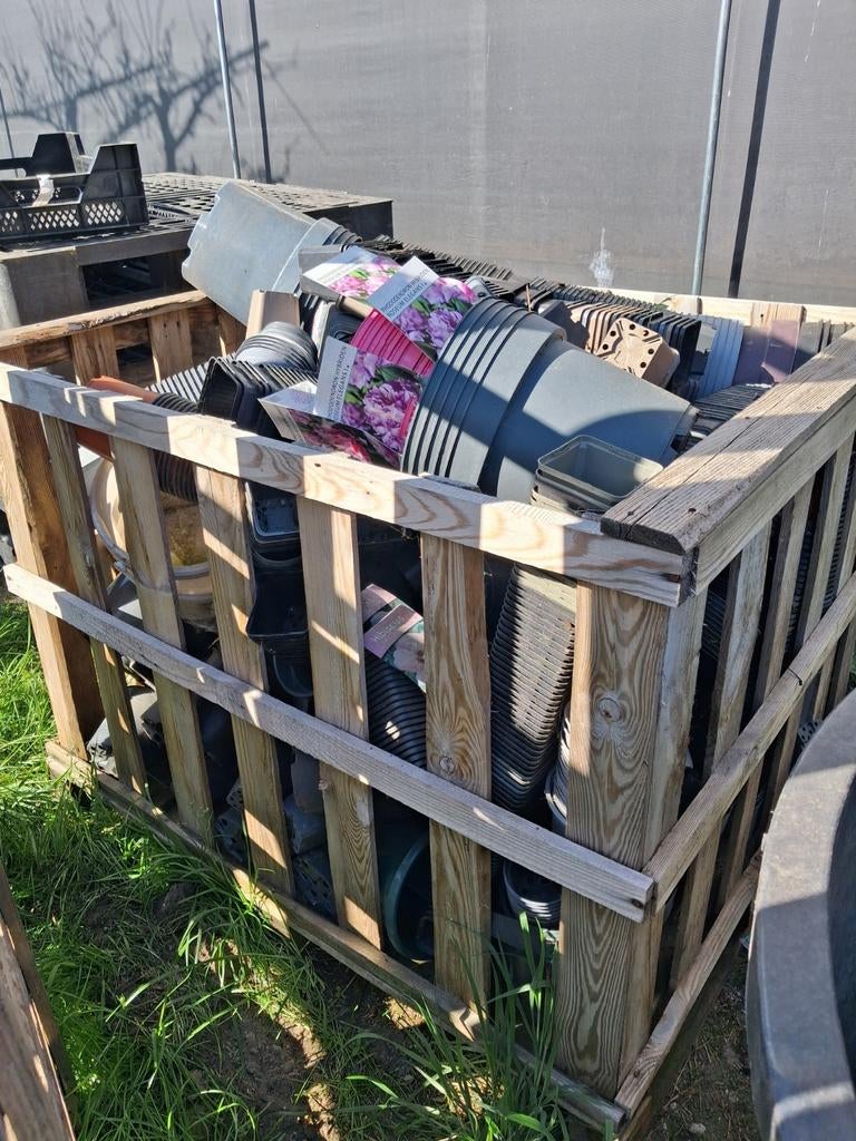 Gratis af te halen: Diverse kweekpotten, Ophalen of Verzenden, Gebruikt, Rond, Balkon