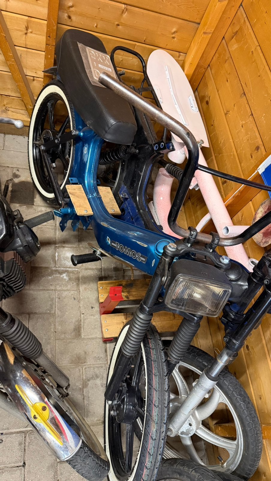 Tomos blauw kenteke rollend frame, Ophalen, Zo goed als nieuw