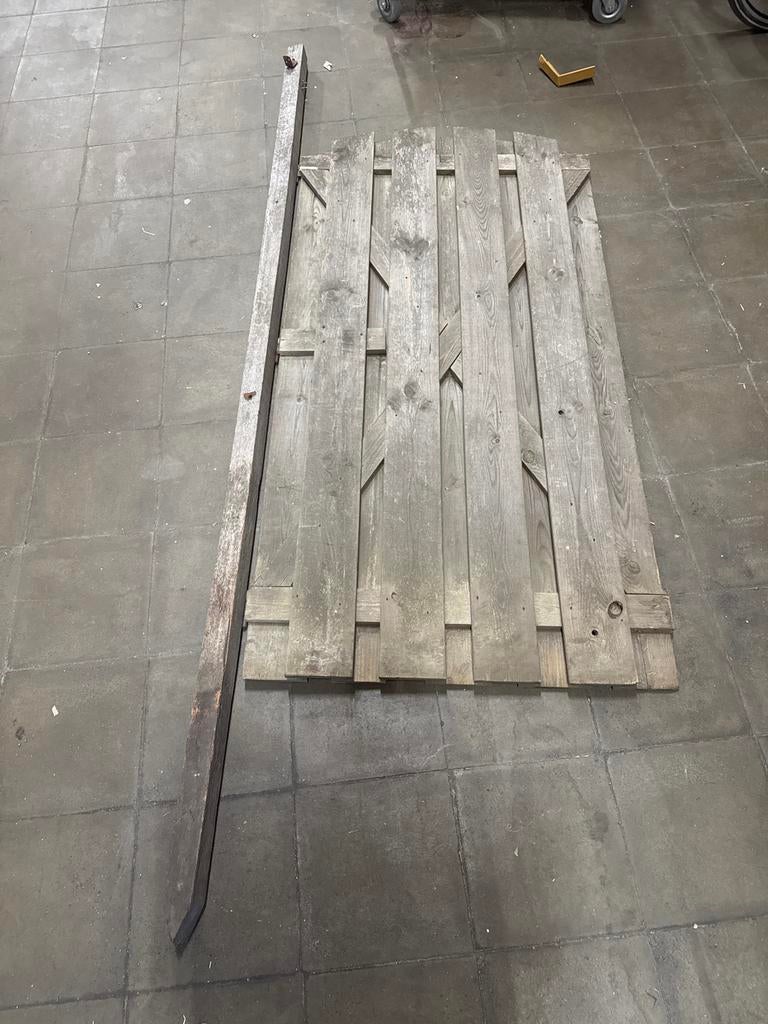 Gebruikte schuttingdeur 180x90 met paal, Tuin en Terras, Tuinpoorten, Gebruikt, Looppoort, Hout, 150 tot 200 cm, Minder dan 100 cm