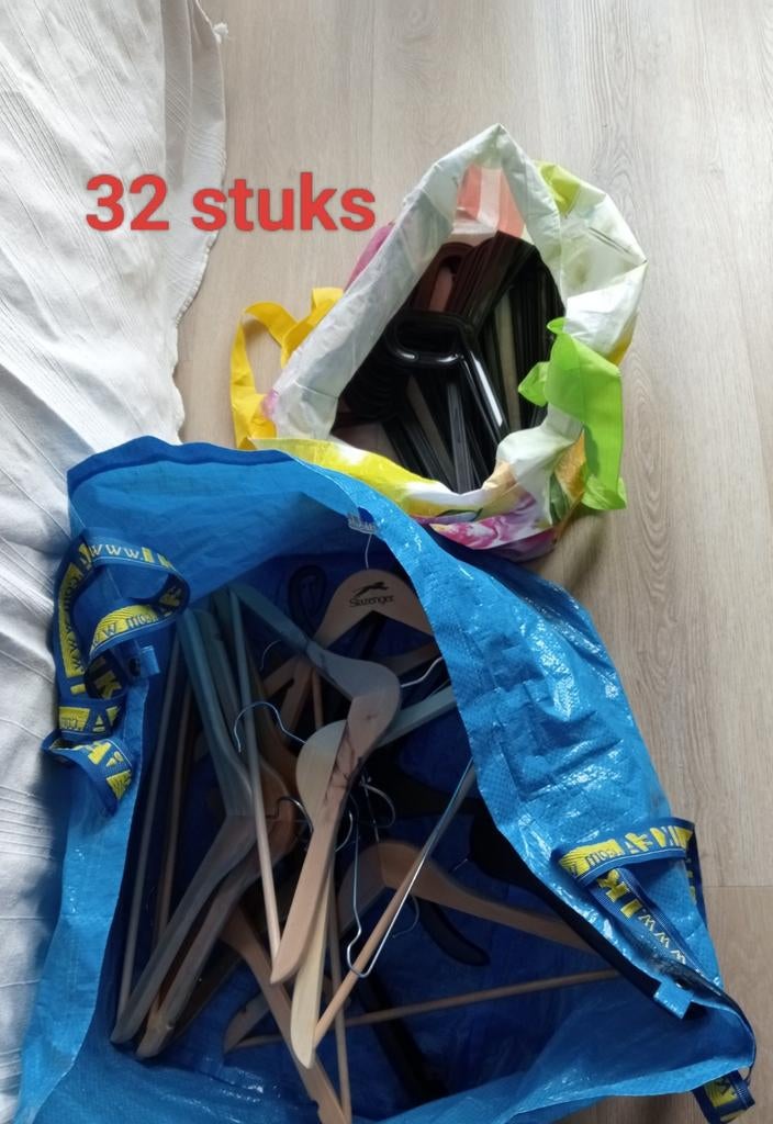 32 hangers, Kleding | Dames, Kledinghangers, Ophalen of Verzenden, Zo goed als nieuw, Hout, Kinderen