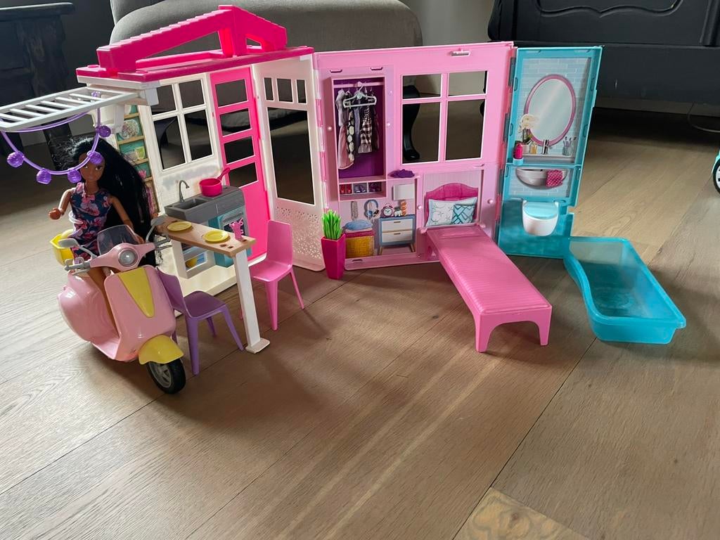 Barbie  huis inklapbaar, Ophalen, Zo goed als nieuw, Poppenhuis