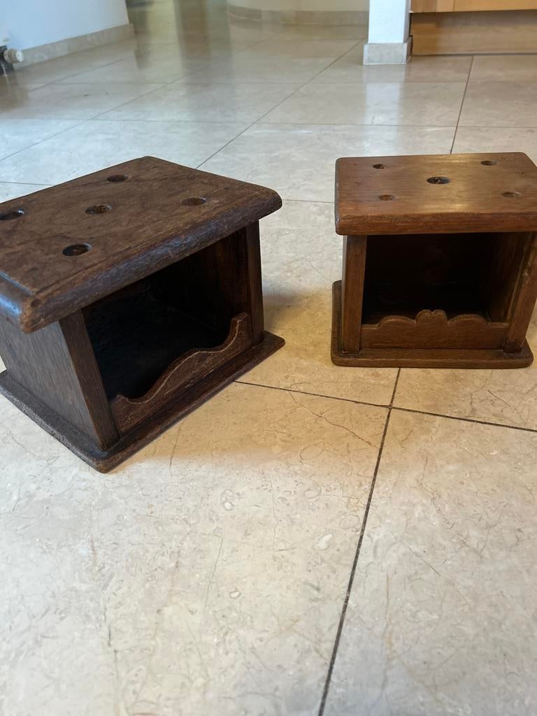 2 antieke eikenhouten stoofjes, Ophalen