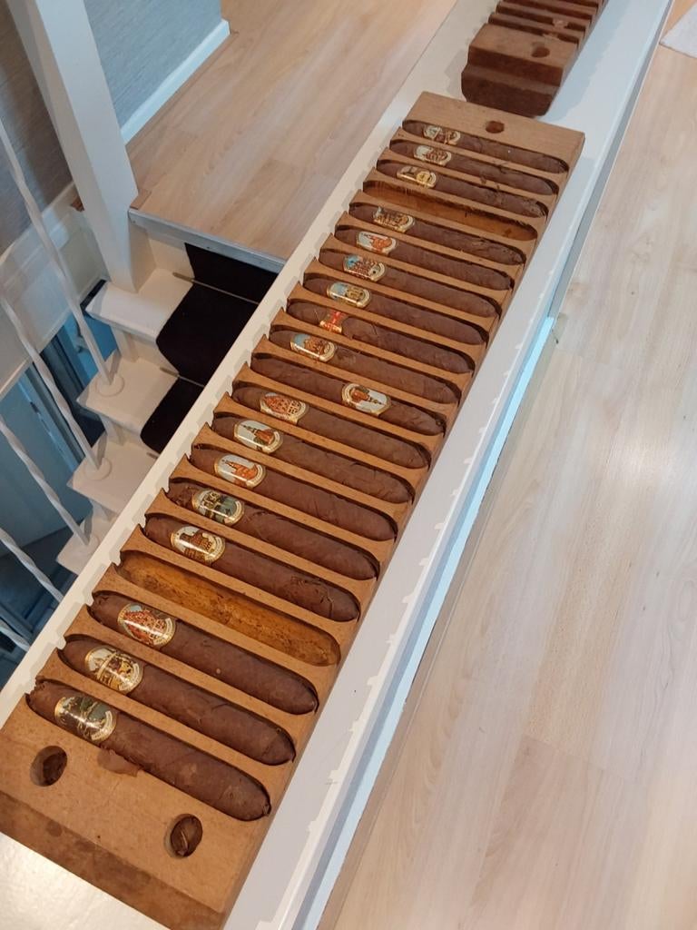 2 sigarenplanken met oude sigaren, Ophalen of Verzenden