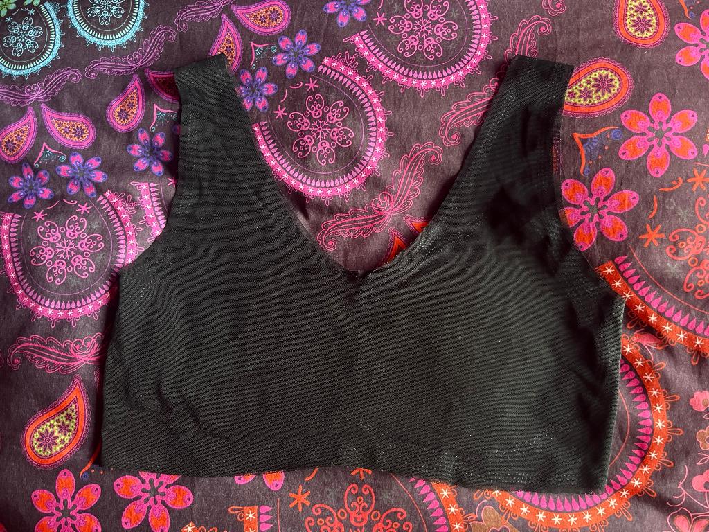 Nieuw zwart dun elastisch topje/BH nu voor 8,50€, Kleding | Dames, Tops, Nieuw, Maat 42/44 (L), Zwart, Zonder mouw, Ophalen of Verzenden