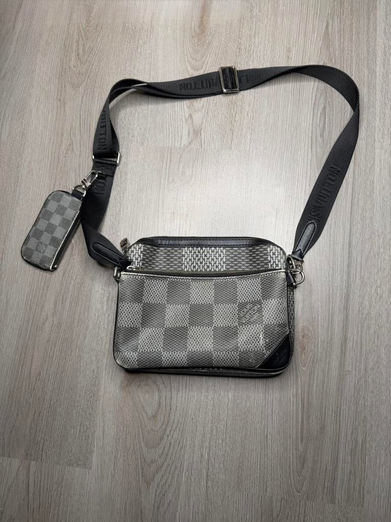 Louis Vuitton Trio Messenger bag, Overige merken, Gebruikt, Ophalen of Verzenden, Grijs