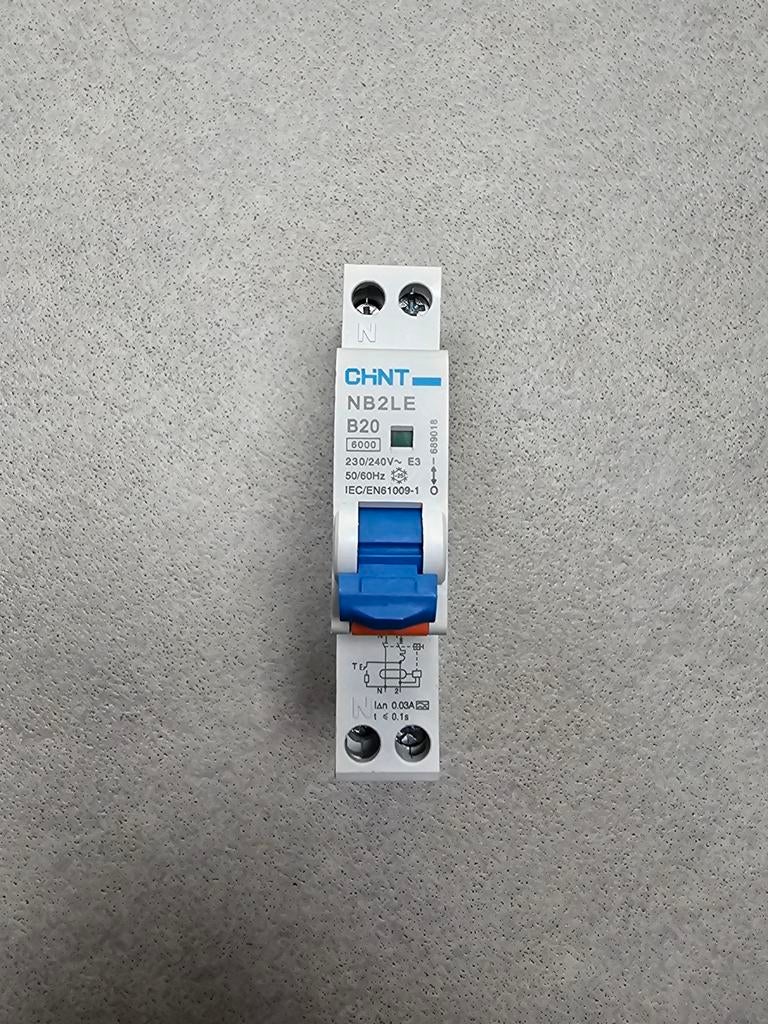 Chint aardlekautomaat B20 NB2LE, Ophalen of Verzenden, Zo goed als nieuw