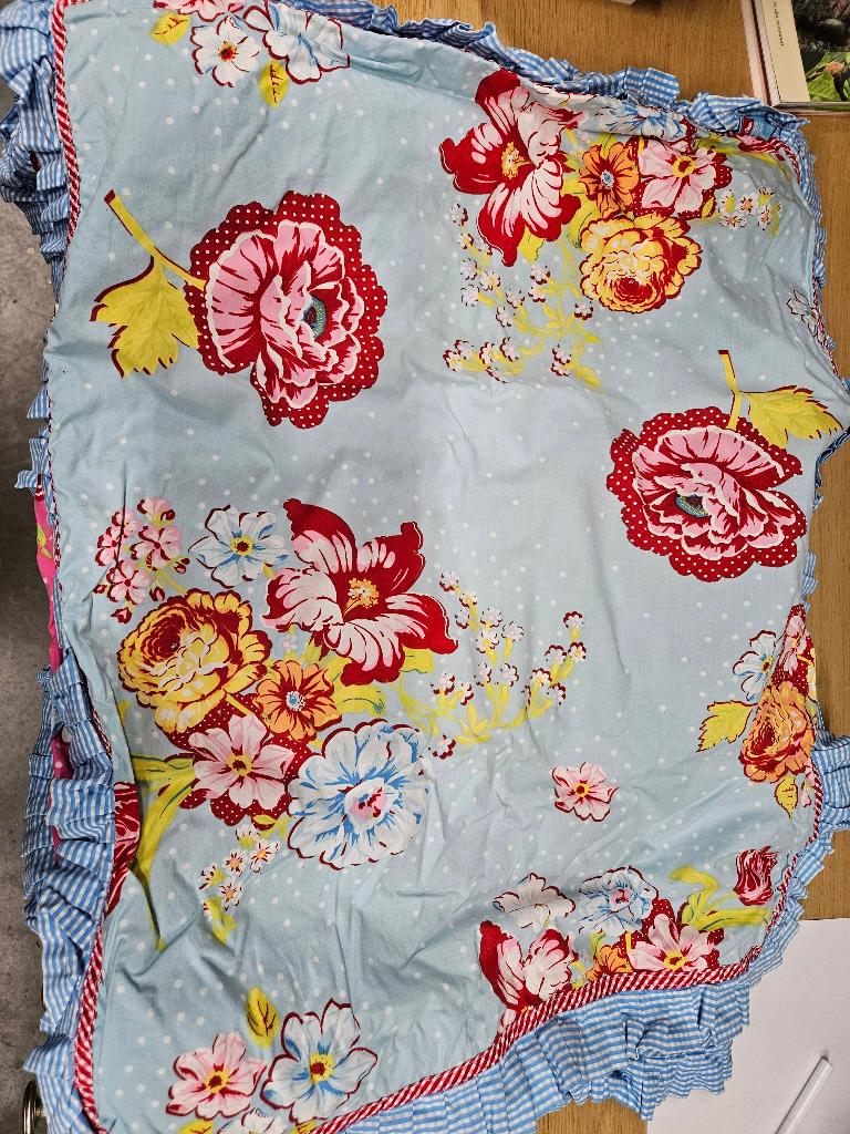 2 verschillende Pip slopen, Huis en Inrichting, Hoeslaken of Sloop, Ophalen of Verzenden, Zo goed als nieuw, Overige kleuren
