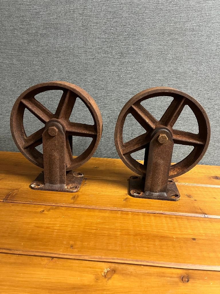 2 hele mooie vintage metalen wielen , ijzeren wielen ., Antiek en Kunst, Curiosa en Brocante, Ophalen of Verzenden