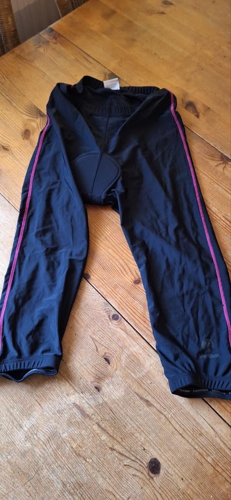 Zwarte wielrenbroek mt M
Leontien
Izgs, Ophalen of Verzenden, Zo goed als nieuw, Zwart