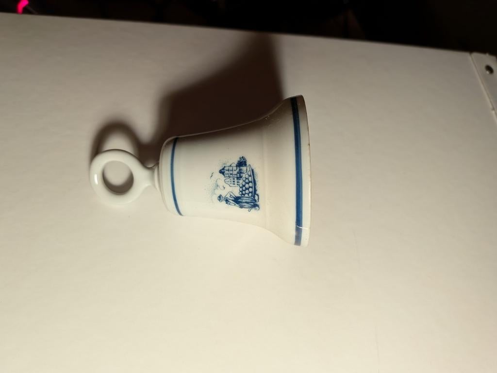 Klein Porseleinen Klokje met Klepeltje, Ophalen of Verzenden