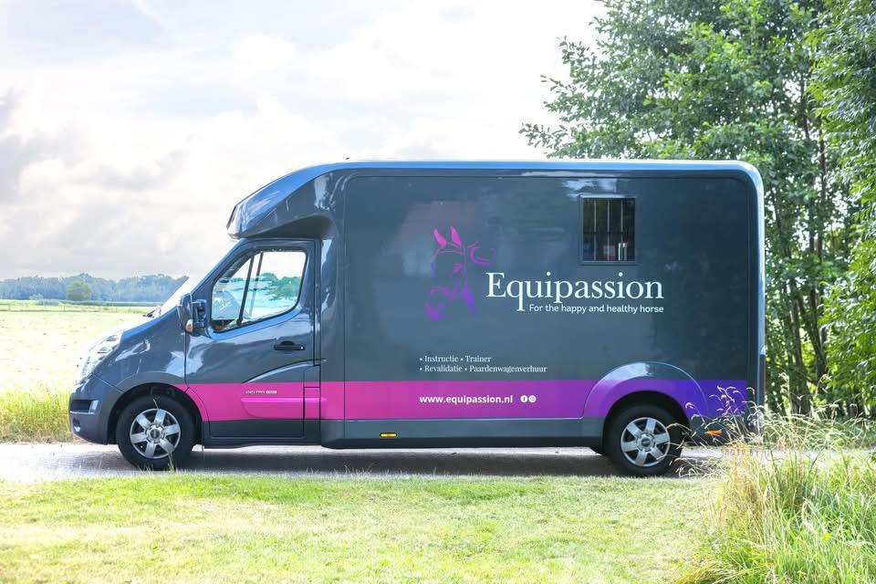 Paardenwagen te huur Renault Master STX, Ophalen of Verzenden, Nieuw, Polyester, Overige typen