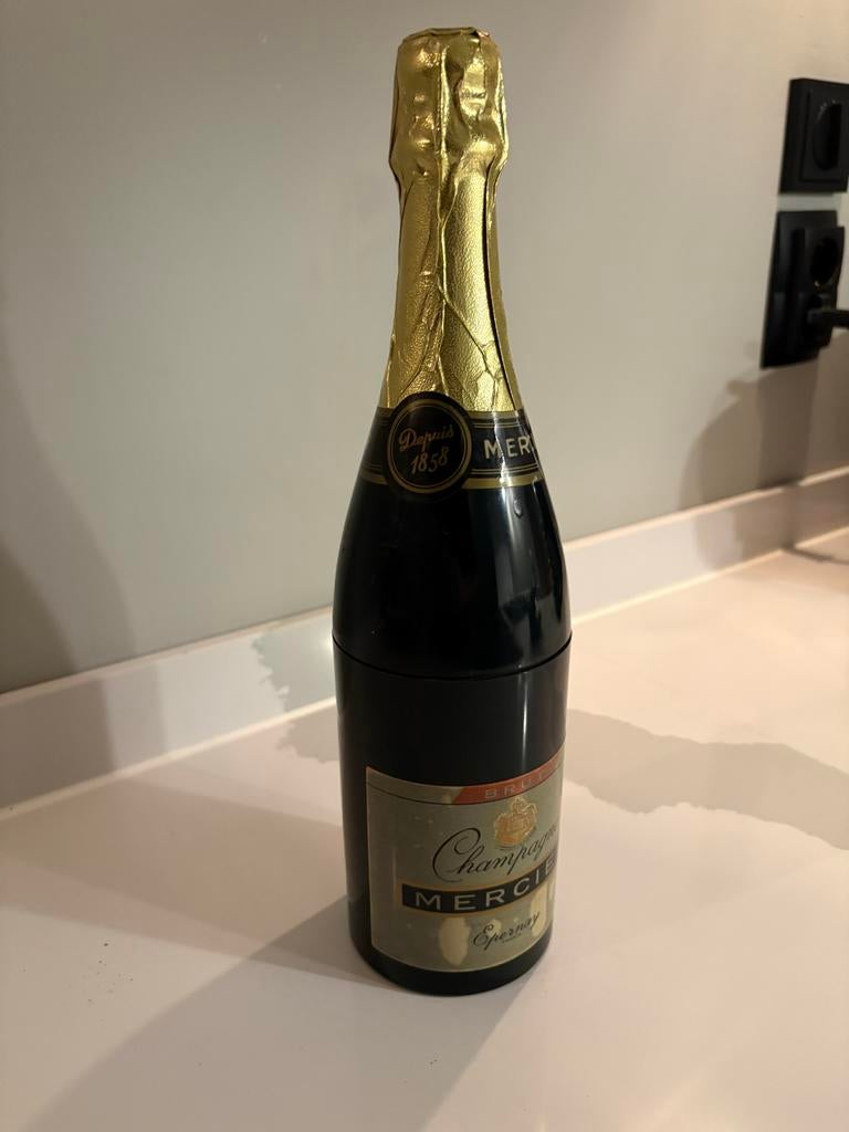 Vintage sigaretten Dispenser Champagnefles met geluid, Verzenden, Zo goed als nieuw, Gebruiksvoorwerp